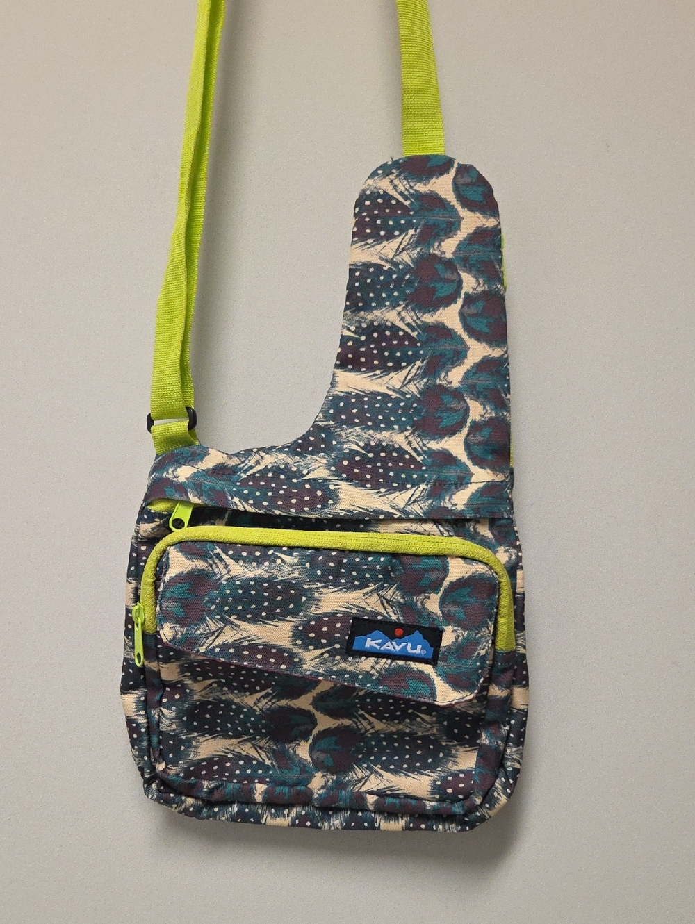 KAVU Crossbody Bag / Purse, Green Feathers, Excellent Condition